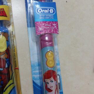 Bàn chải pin Oral B cho bé