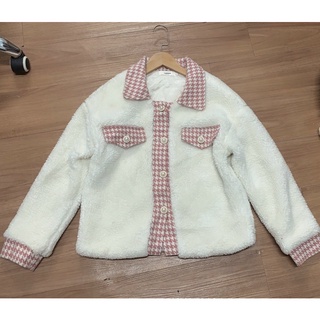 Áo trắng viền hồng
