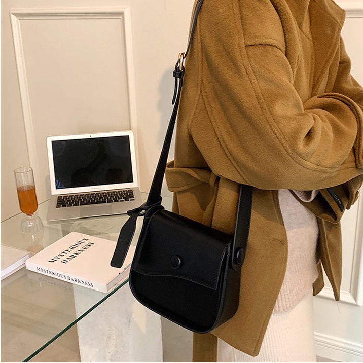 Túi đeo chéo nữ mini da cao cấp dáng vuông viền form cứng kèm tag con mèo hàng đẹp