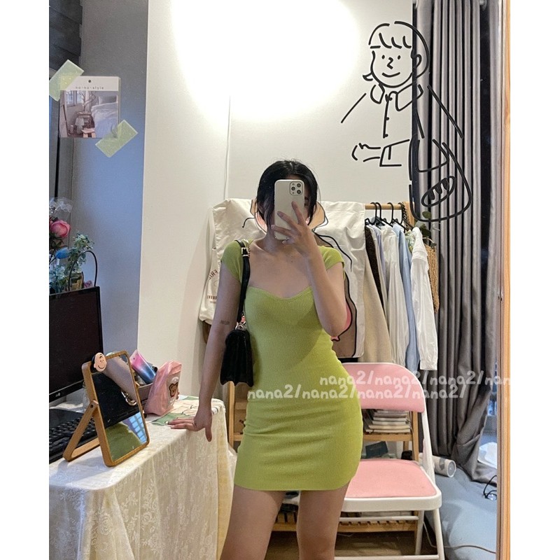 Váy len body cổ vuông