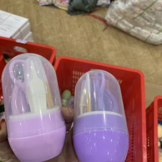 Com bộ bam móng tay