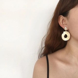 Khuyên tai tròn vân sọc thẳng