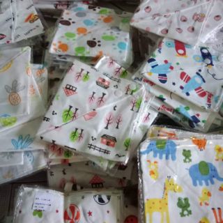 Khăn tam giác 2 cúc bấm