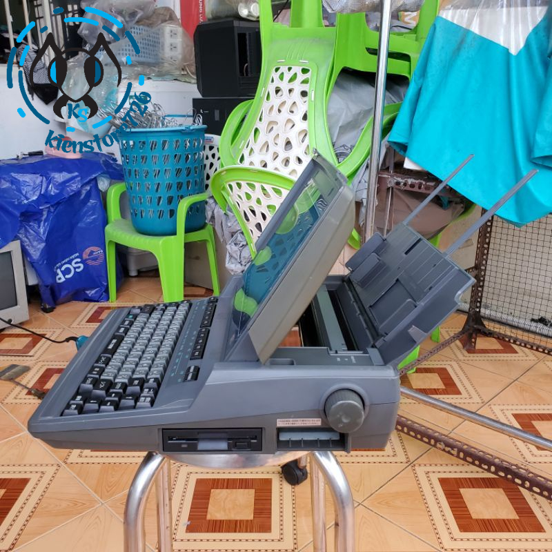 Laptop cổ đại trưng bày, sưu tầm .kienstore358