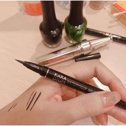 Bút kẻ mắt nước Waterproof Brush Liner Black Karadium | BigBuy360 - bigbuy360.vn
