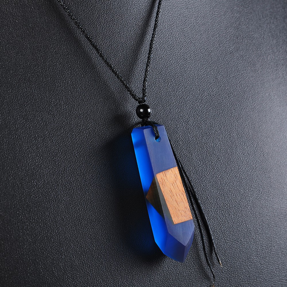 Dây chuyền thời trang với mặt đá phối gỗ đầy độc đáo