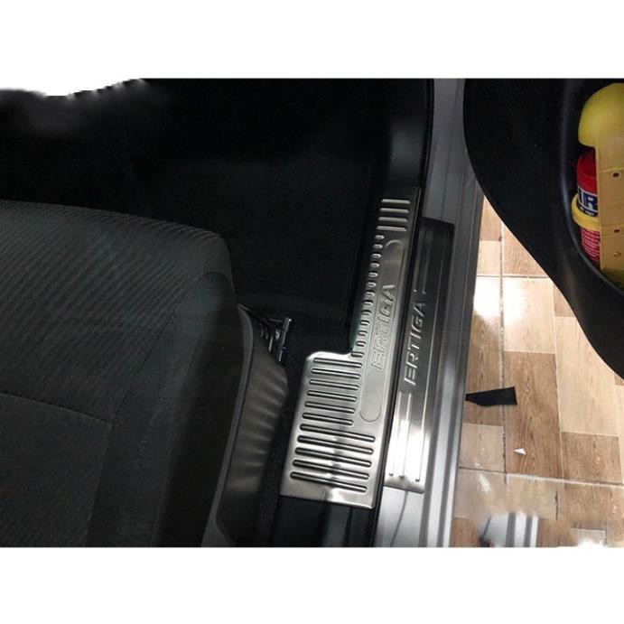 Ốp bậc trong xe Suzuki Ertiga 2019-2020