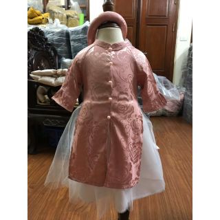 Áo dài cách tân lụa kèm mấn và chân xoè