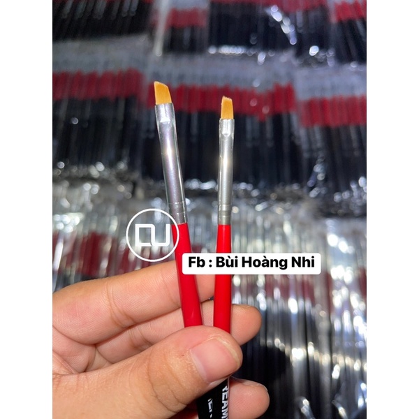 Cọ liner cán đỏ kẻ mắt đầu xéo siêu mãnh MUA 1 tặng 1