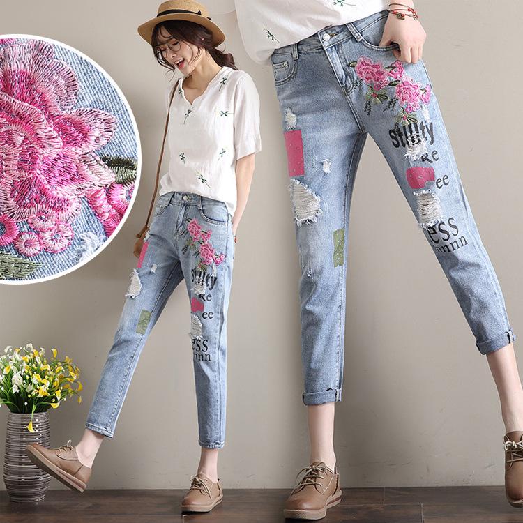 Quần jeans nữ thêu hoa phong cách đơn giản