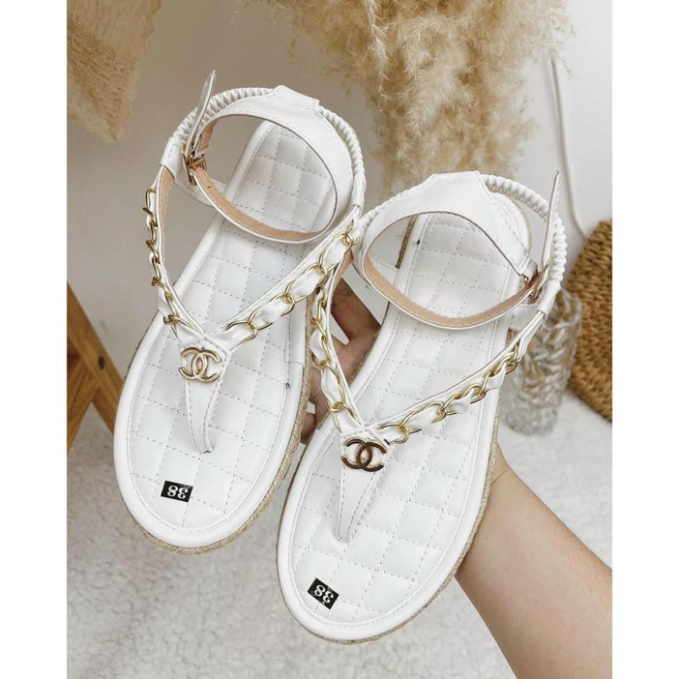 Sandal nữ đế bệt, Sandal nữ xỏ ngón quai xích chanel phom chuẩn bao xinh, thuận tiện khi dạo phố, hợp mọi lứa tuổi