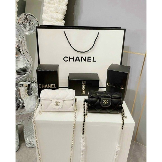 Túi Chanel cốp tròn nẹp đinh