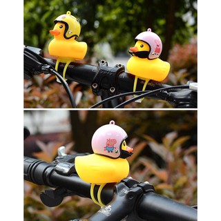 Vịt đội mũ bảo hiểm cute gắn xe máy, xe đạp điện hottrend 2019