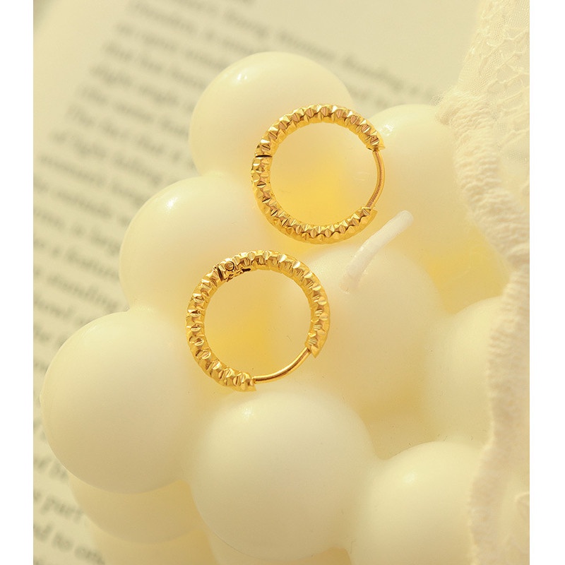 Bông Tai Khoen Tròn Dập Nổi Titan Ko Đen TT 4214