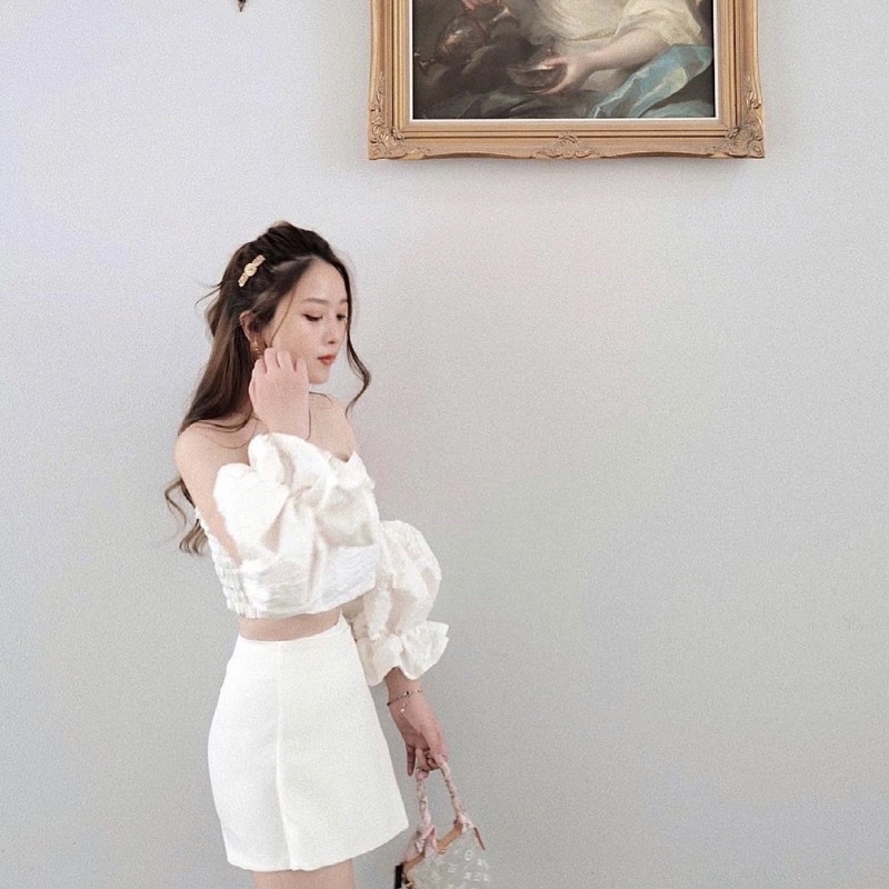 Kristen Top | Áo croptop gấm trễ vai tay bồng loe cách điệu
