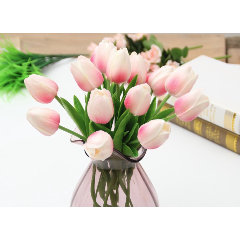 Hoa giả Tulip trang trí chụp hình