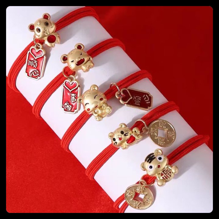 Vòng tay may mắn bình an dây đỏ kèm charm mặt hổ xinh xắn làm vòng đôi đội nhóm năm mới 2022