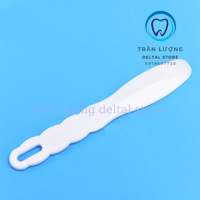 Bát nhựa dẻo  +Bay  nhựa đánh chất lấy dấu trong Nha Khoa