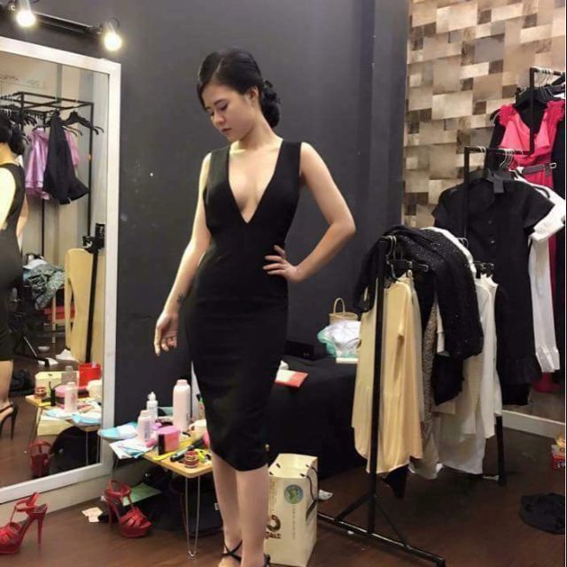 Đầm body khoét ngực