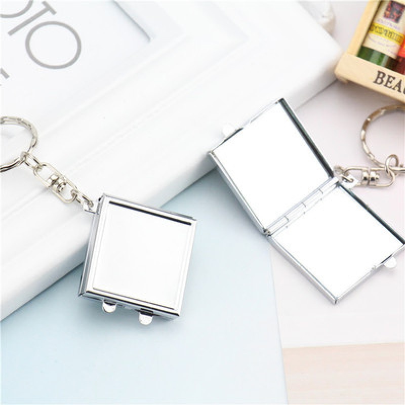 Móc khóa có gương trang điểm tiện dụng