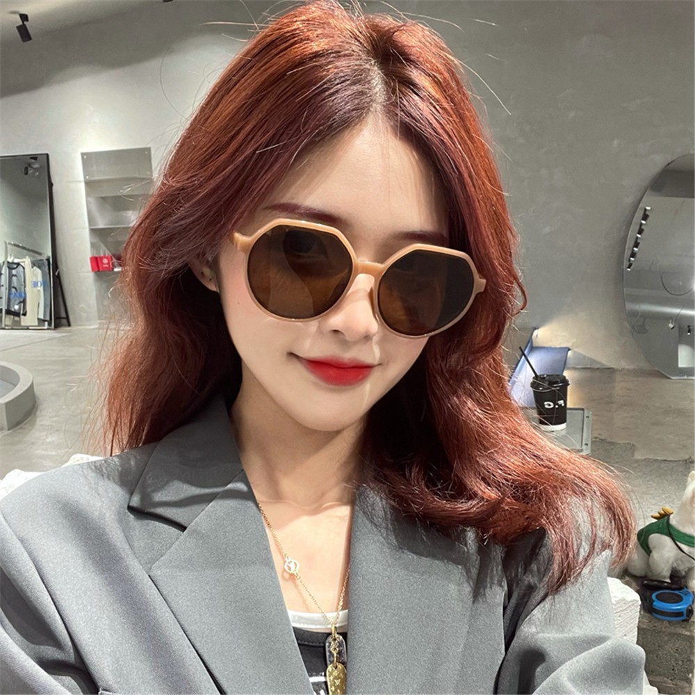 Kính râm gọng tròn phong cách retro thời trang cho nữ