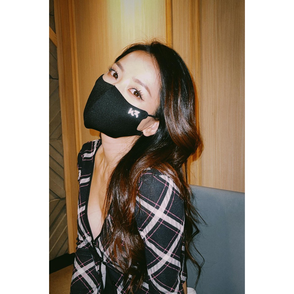 Khẩu trang Whistl3 Logo Mask chất liệu Neoprene, với dạng dệt màng có khả năng chống bụi mịn, hỗ trợ thở | BigBuy360 - bigbuy360.vn