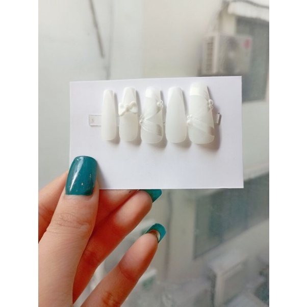 MÓNG GIẢ THIẾT KẾ CÔ DÂU HUYỀN TRANG NAIL HỘP 10 MÓNG KÈM KEO DŨA