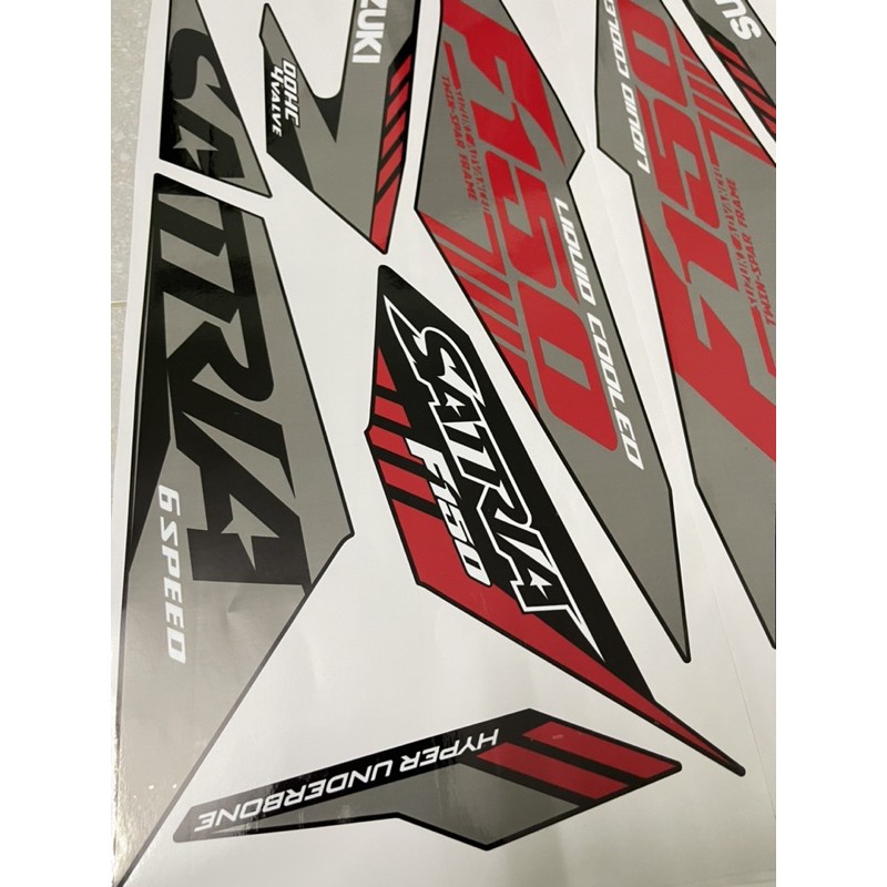 Tem rời Satria 150 đỏ dán xe đen - mẫu 2021