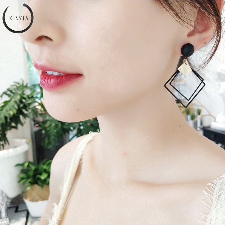 Khuyên tai kim cương giả hoạ tiết Mandala