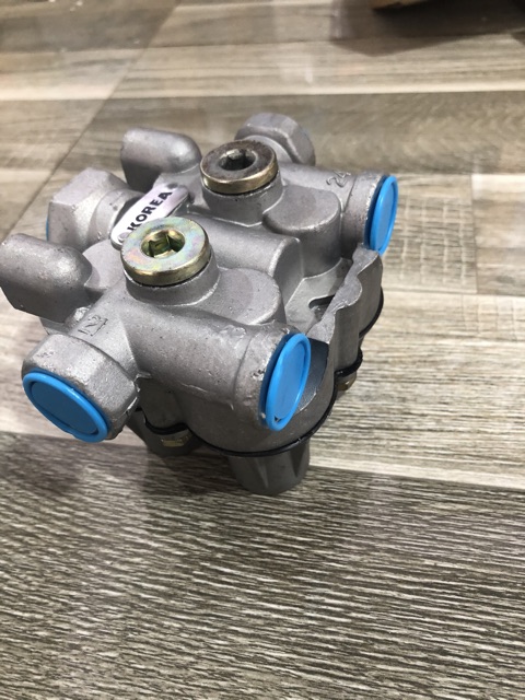 Sản phẩm gia đình làm: Combo 4 Chia hơi 151-4 núm chân nhôm không ốc kồ rế à