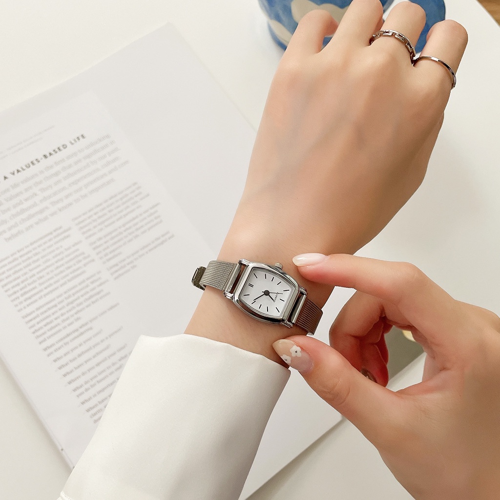 Đồng hồ đeo tay thời trang nữ cao cấp Q.uartz mặt ovan dây kim loại siêu Hot DH26