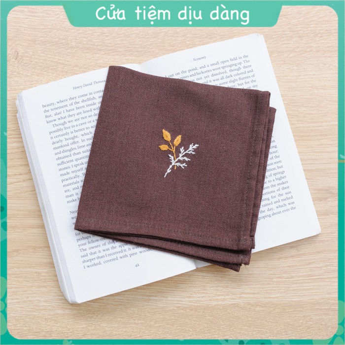 Khăn tay  vải linen thêu thủ công - mẫu Lá Thu