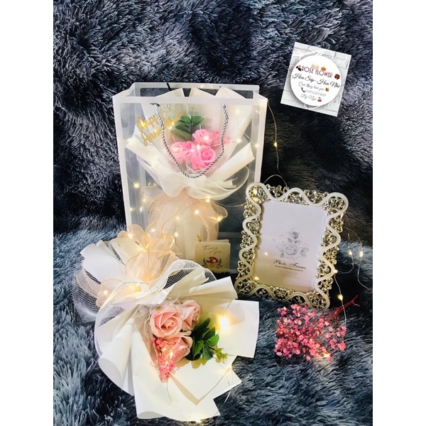 Bó Hoa 3 Bông Sáp Kèm Túi Xách,Đèn Led,Thiệp ( Combo như ảnh)