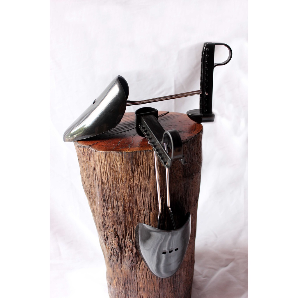 Shoe Tree Daddy's Shoes, phụ kiện giữ phom dáng giày - Chất liệu nhựa