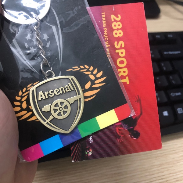 Móc khóa bóng đá kim loại in nổi logo 2 mặt câu lạc bộ Arsenal