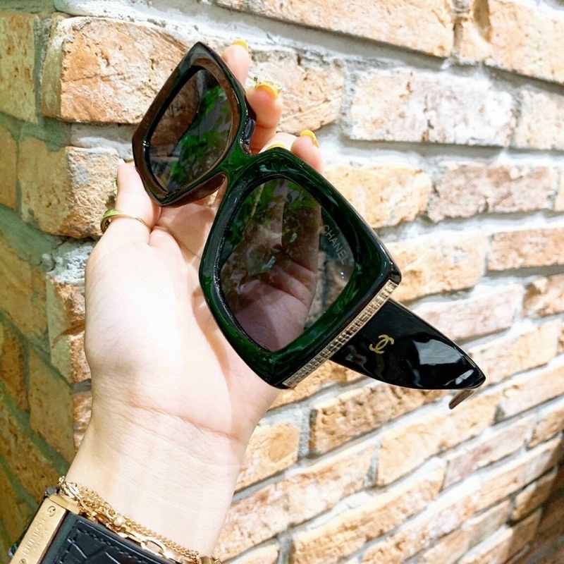 Kính Vuông Viền Hiệu Chữ X Trending
