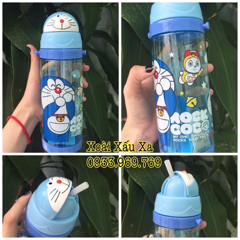 bình nước nhựa Đoraemon ống hút + dây đeo cho bé đi học
