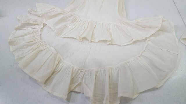 Áo croptop ôm tay xòe vải thô kem phong cách Boho