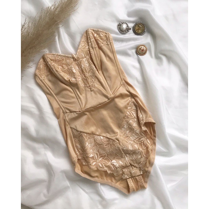 Áo bodysuit cúp ngực vàng 2hand