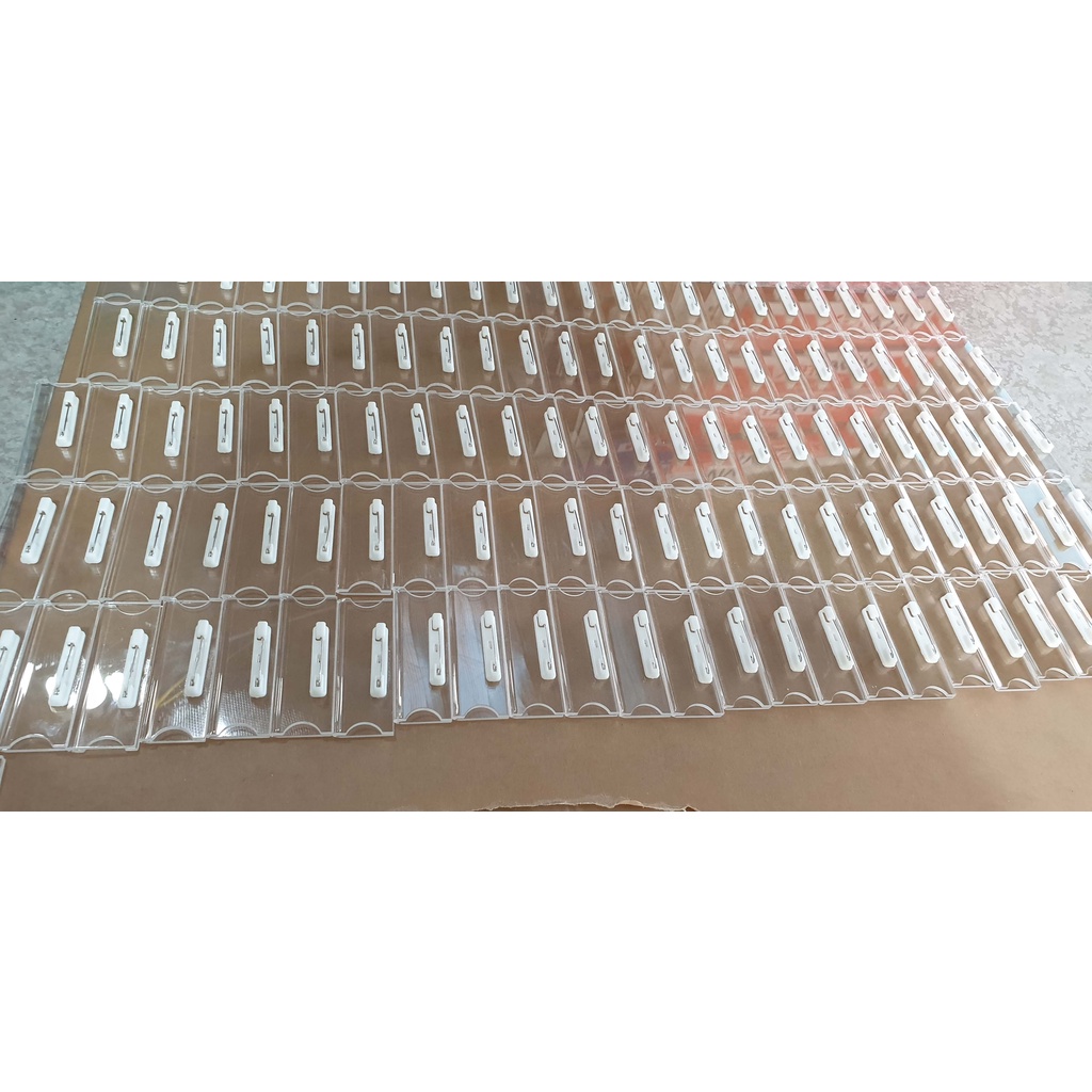 Thẻ tên nhân viên mica - Bảng tên nhân viên ghim cài, nam châm