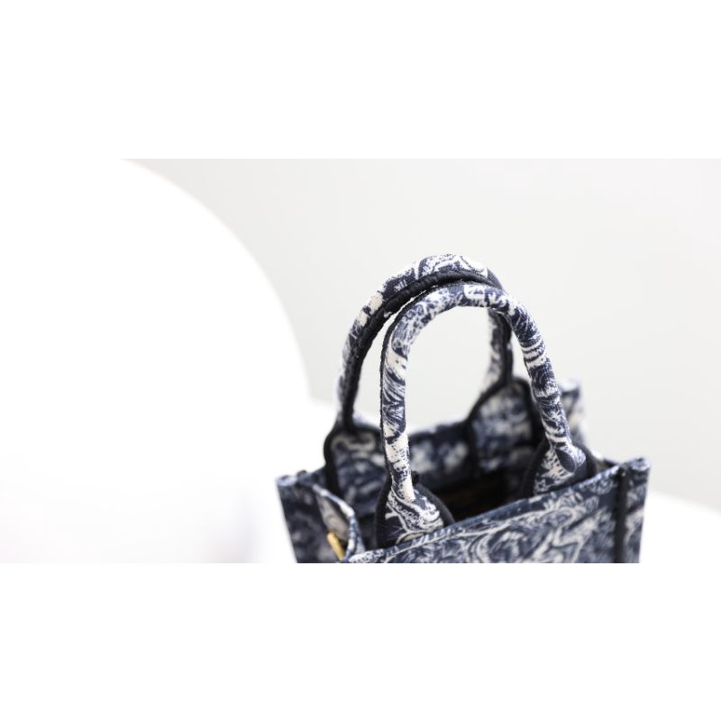 Túi đeo chéo D.I Tote sz14cm sz mini mới nhất kèm quau đeo cực tiện