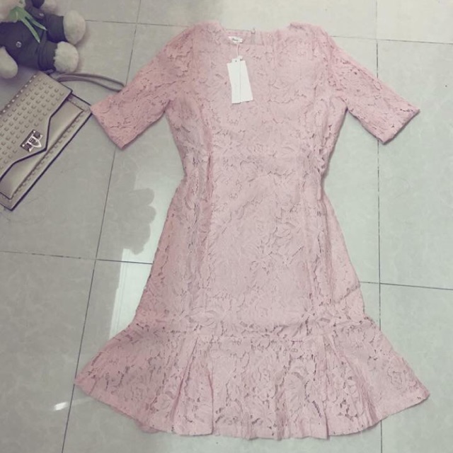 Váy ren quảng châu chất đẹp sale 70% chỉ còn 129k