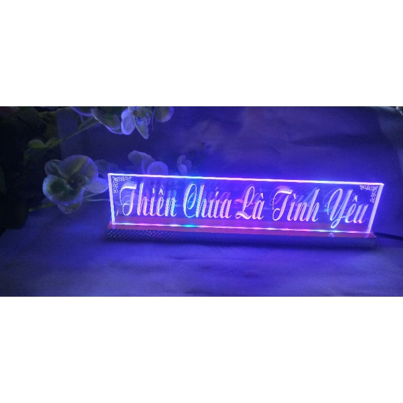 Chữ điện Thiên Chúa Là Tình Yêu : cao 10 cm, dài 40 cm