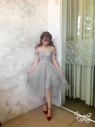 Đầm kim sa bẹt vai