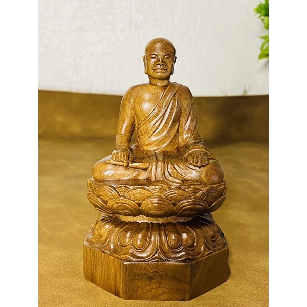 Tượng Phật Hoàng TRẦN NHÂN TÔNG - gỗ Bách sanh, mùi thơm nhẹ - lấy mẫu từ tượng đồng chùa Yên Tử