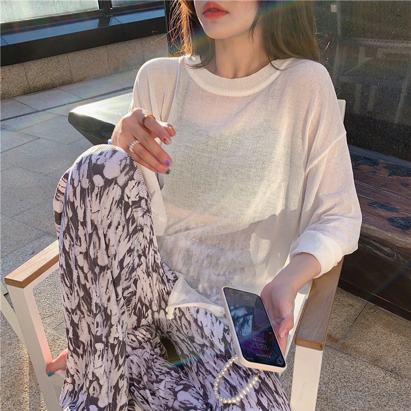 White slit knitted T-shirt women's summer thin section 2021 new design sense niche loose long-sleeved sunscreen top