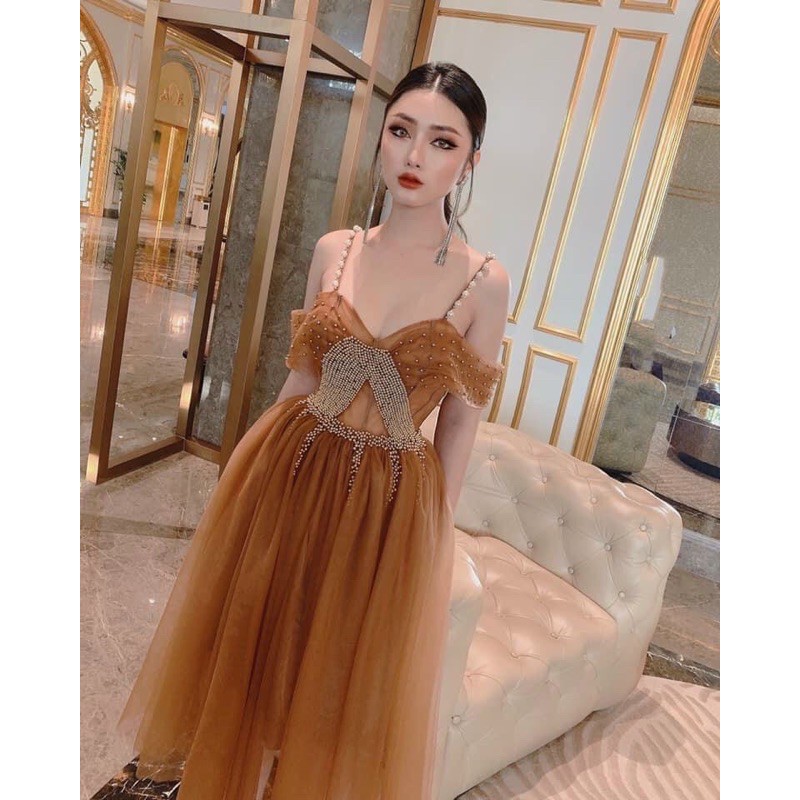 ĐẦM XOÈ RỚT VAI ĐÍNH CƯỜM