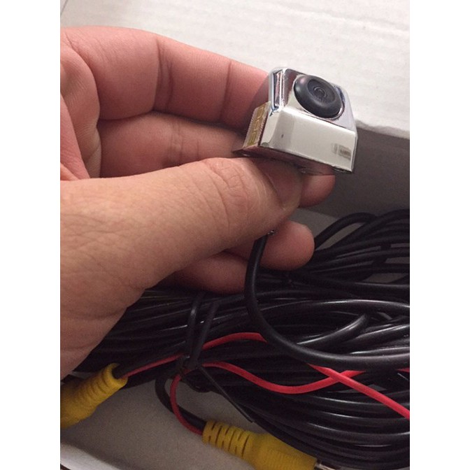 Camera lùi siêu nét chuyên hiển thị điểm mù sau xe hơi