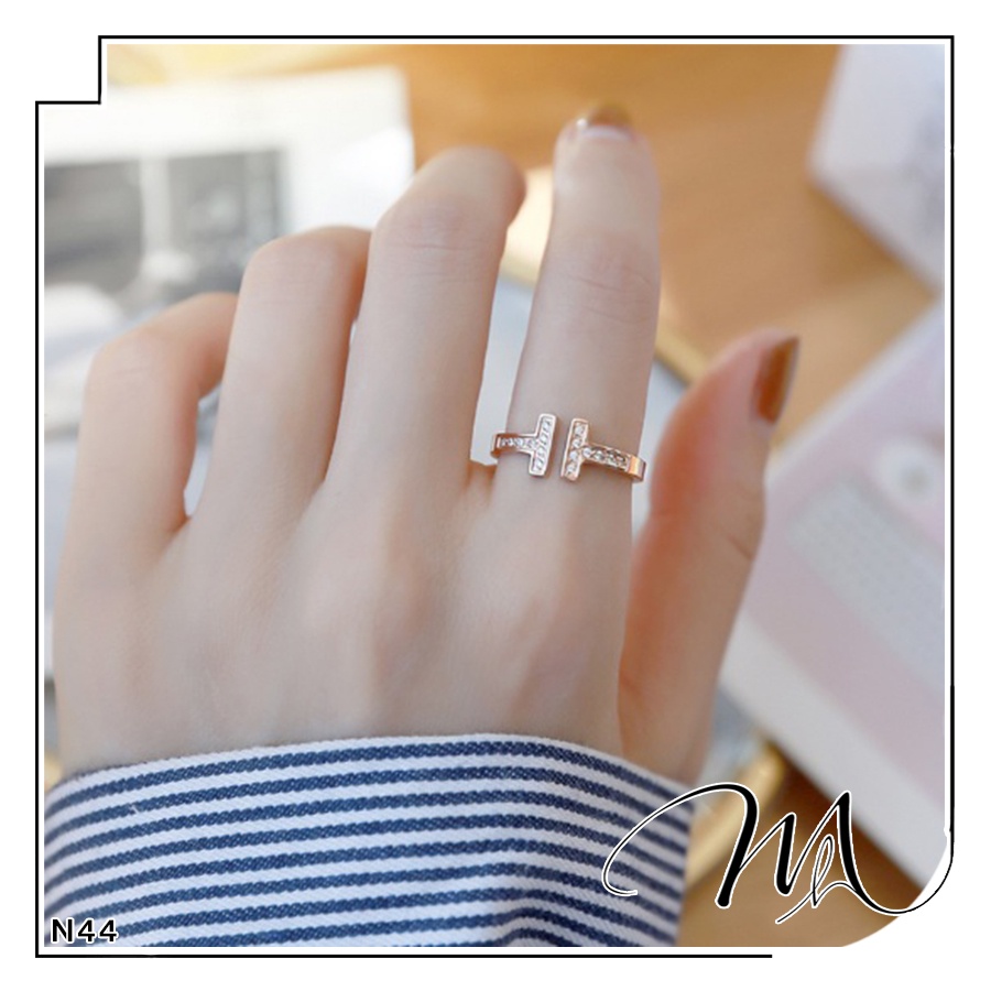 Nhẫn nữ Titan freesize chữ T đính đá phối xà cừ - Măng’s House N44