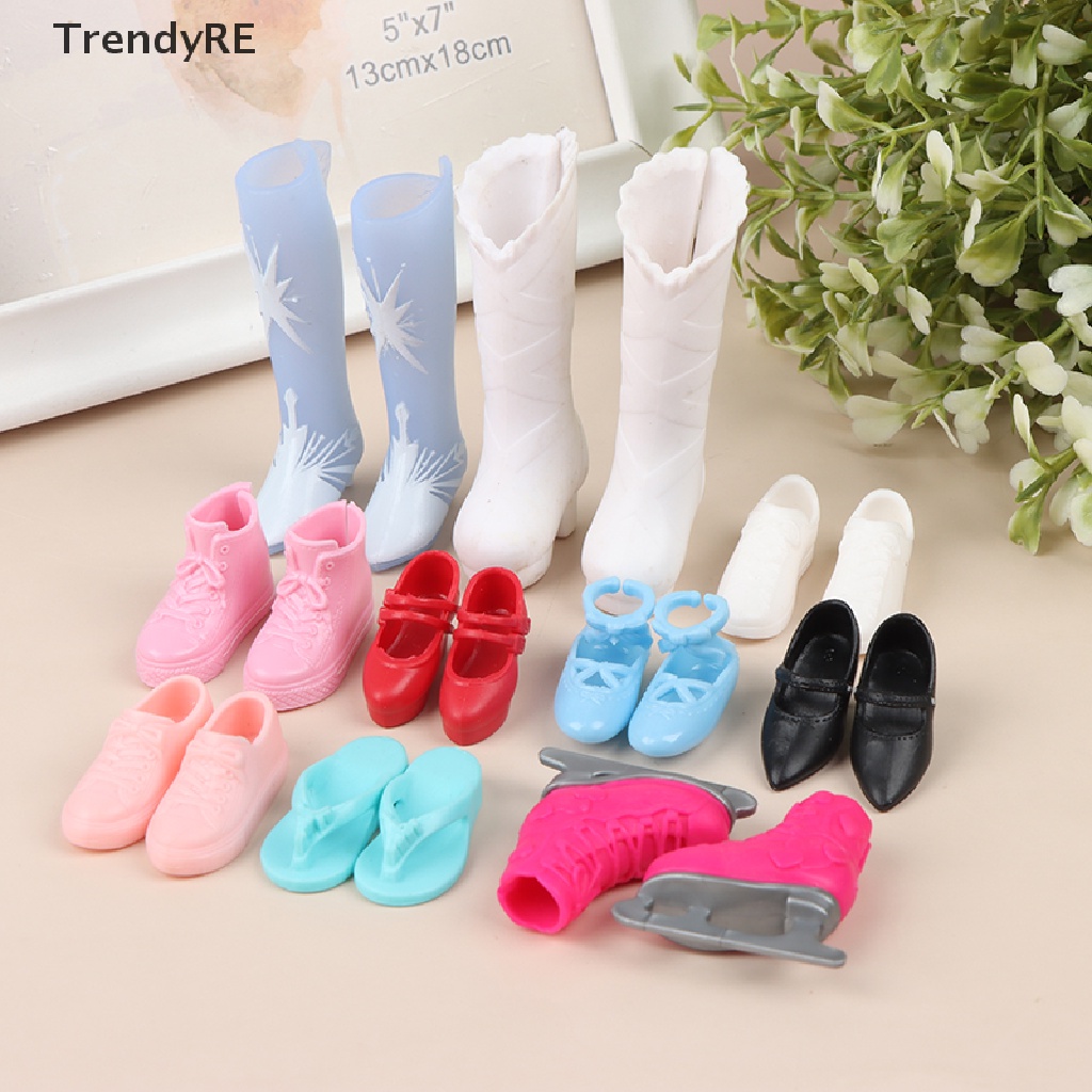 Đôi Giày Nhựa 6 Chấm Thời Trang Cho Búp Bê